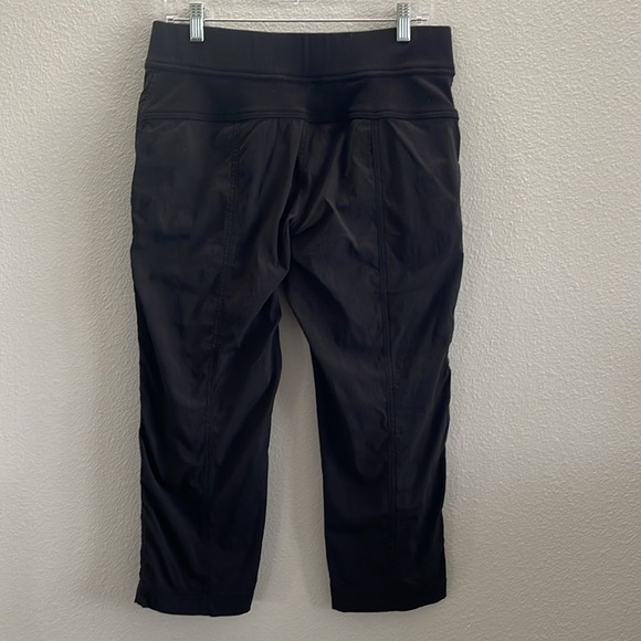 Athleta Trekkie Capri Hiking Trail Pants Size 8 - Picture 5 of 10